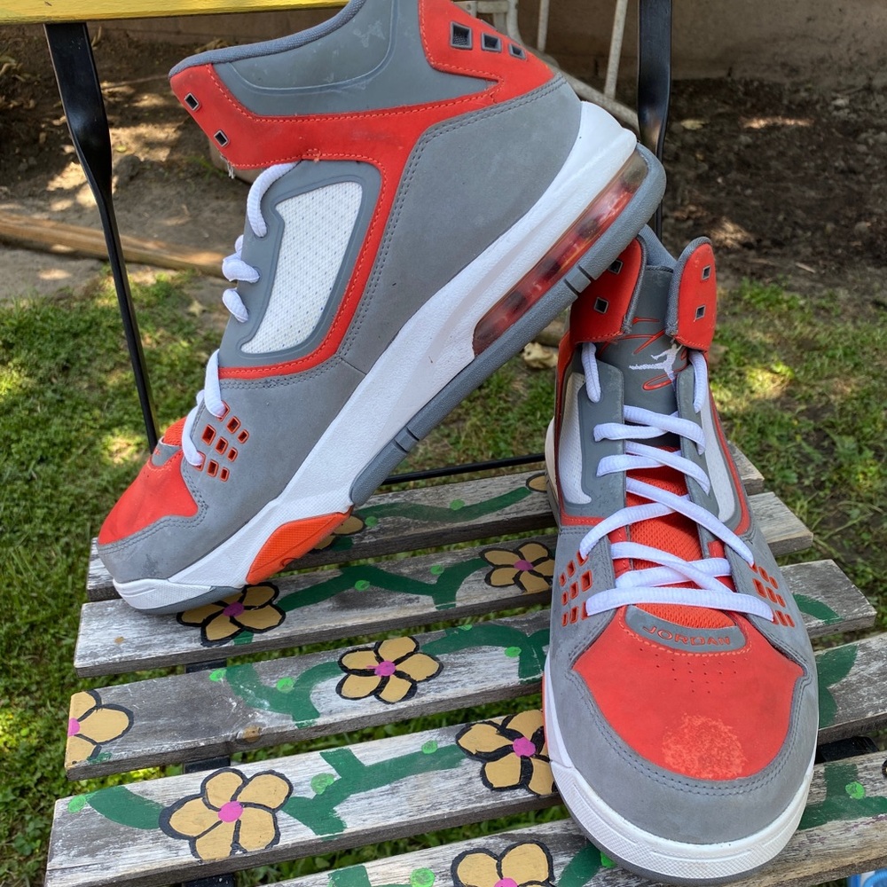 Basketball sneakers